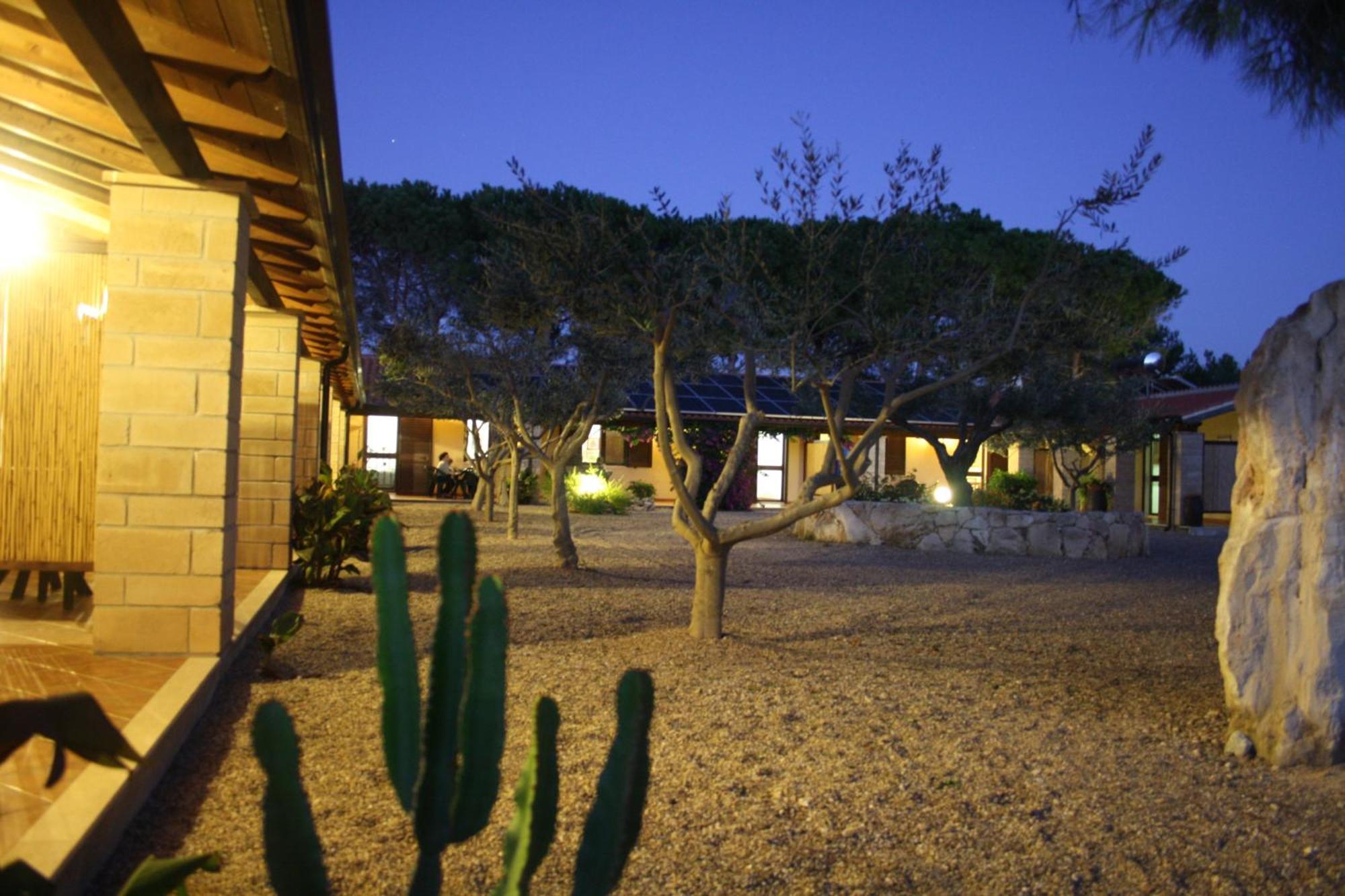 Albergo Residenziale Menhirs Putzu Idu Exterior photo