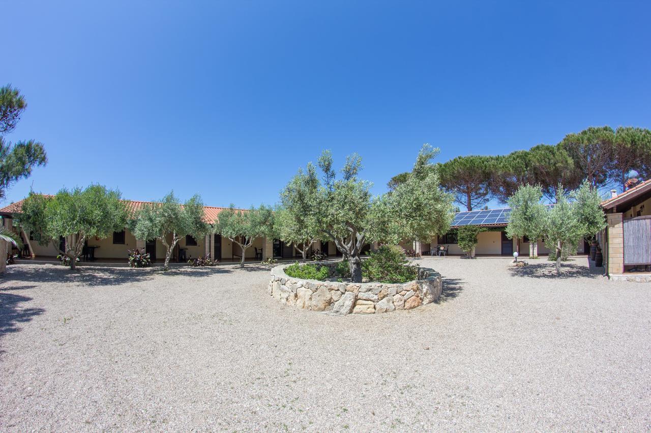 Albergo Residenziale Menhirs Putzu Idu Exterior photo